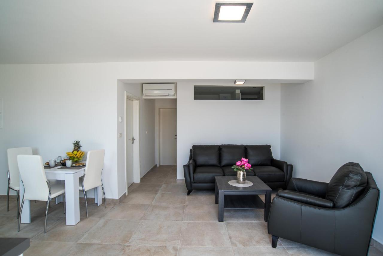 Elsa Apartments Целина Екстериор снимка