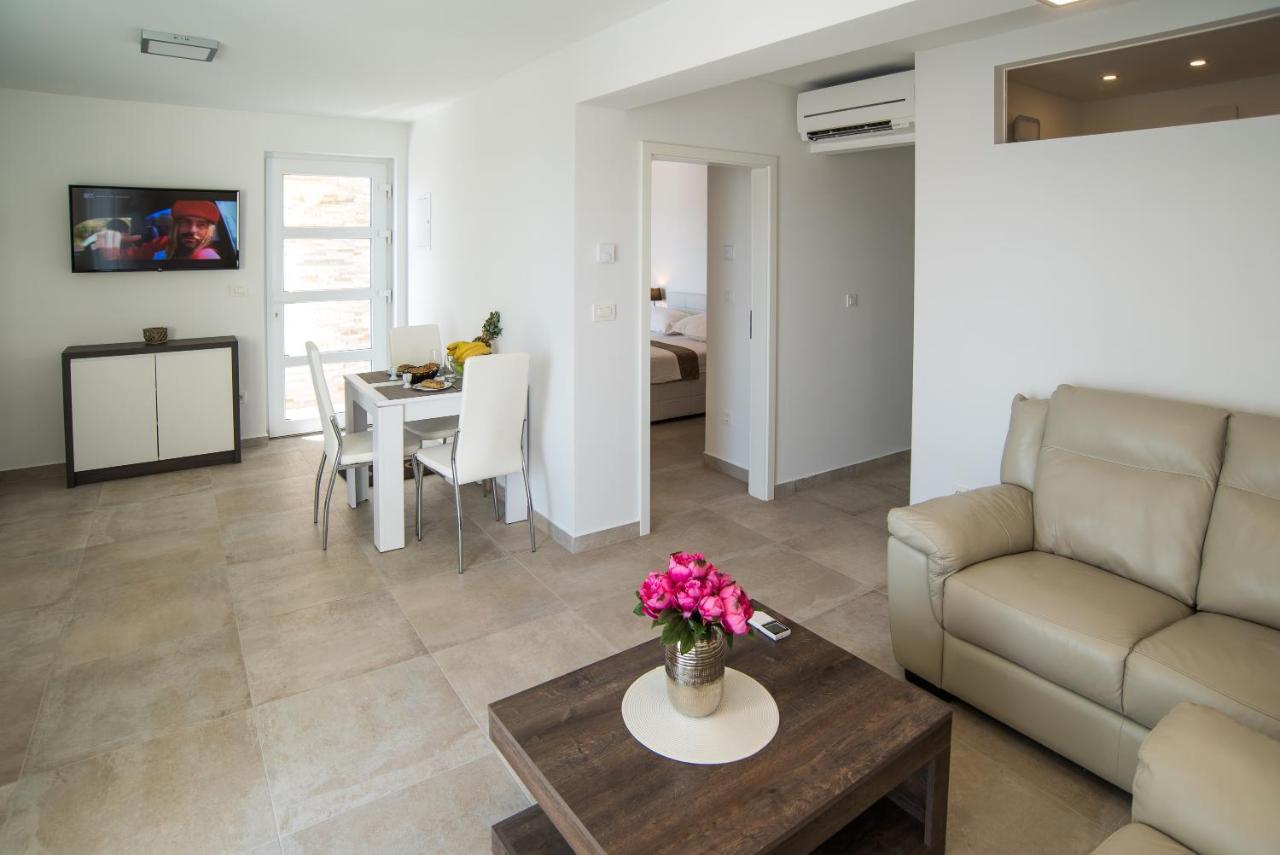 Elsa Apartments Целина Екстериор снимка