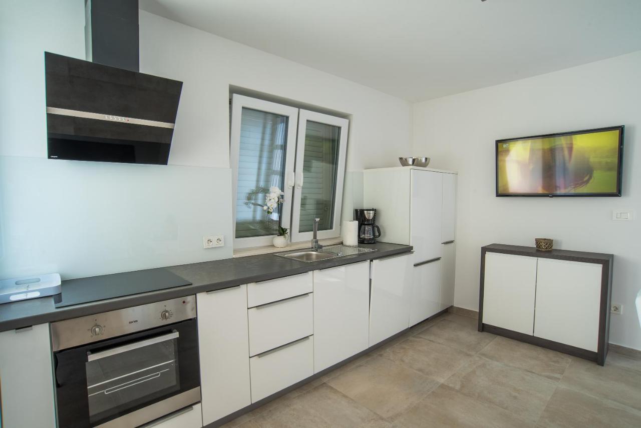 Elsa Apartments Целина Екстериор снимка