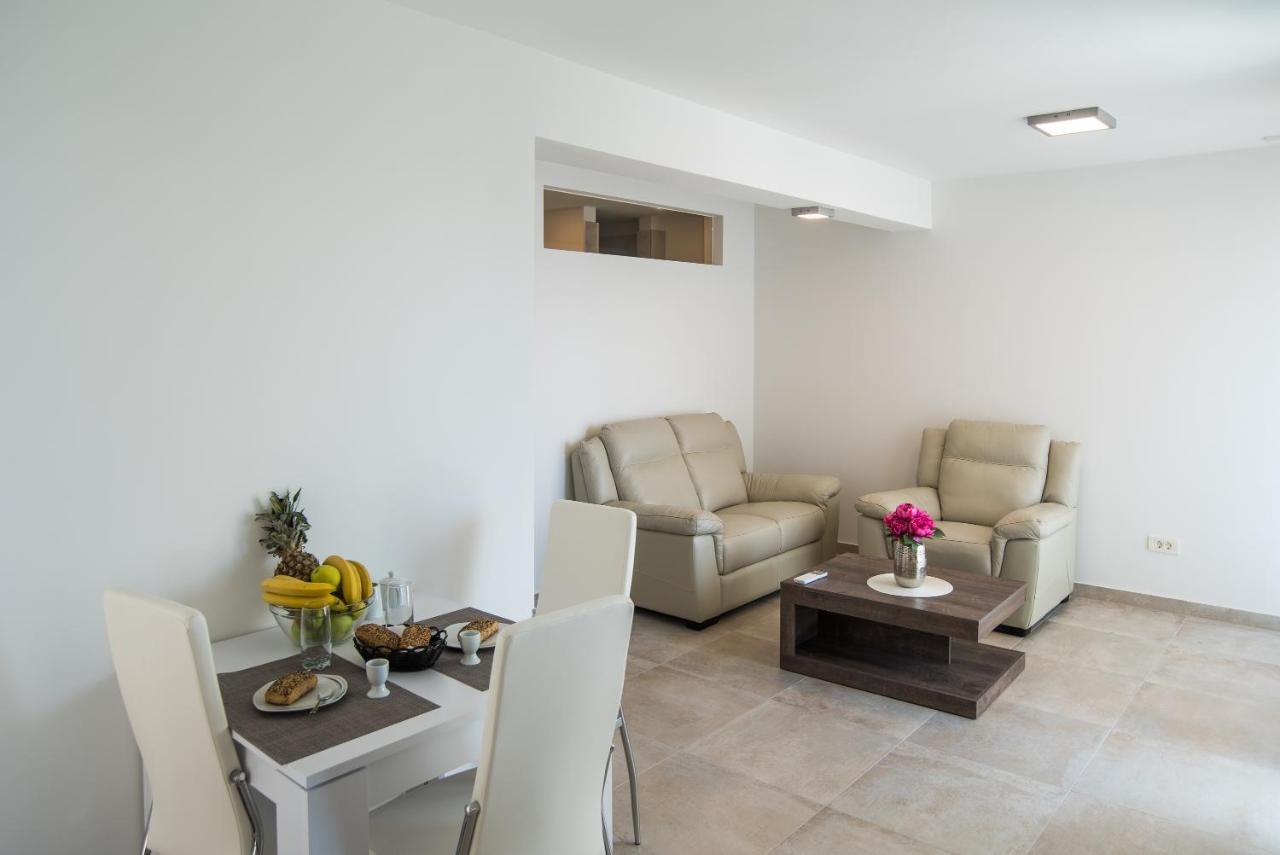 Elsa Apartments Целина Екстериор снимка