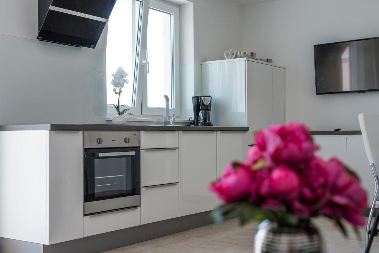 Elsa Apartments Целина Екстериор снимка